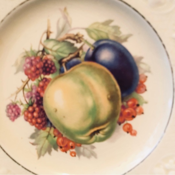Crown Ducal Florentine Dinner Plate with Fruit Pattern - - Picture 2 of 6